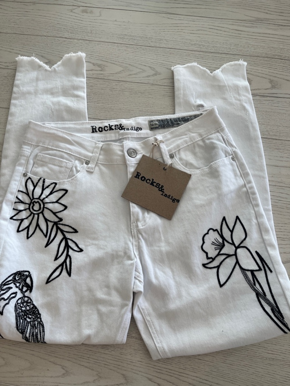 Rocks & Indigo White Floral Embroidered Jeans - Picture 2 of 8
